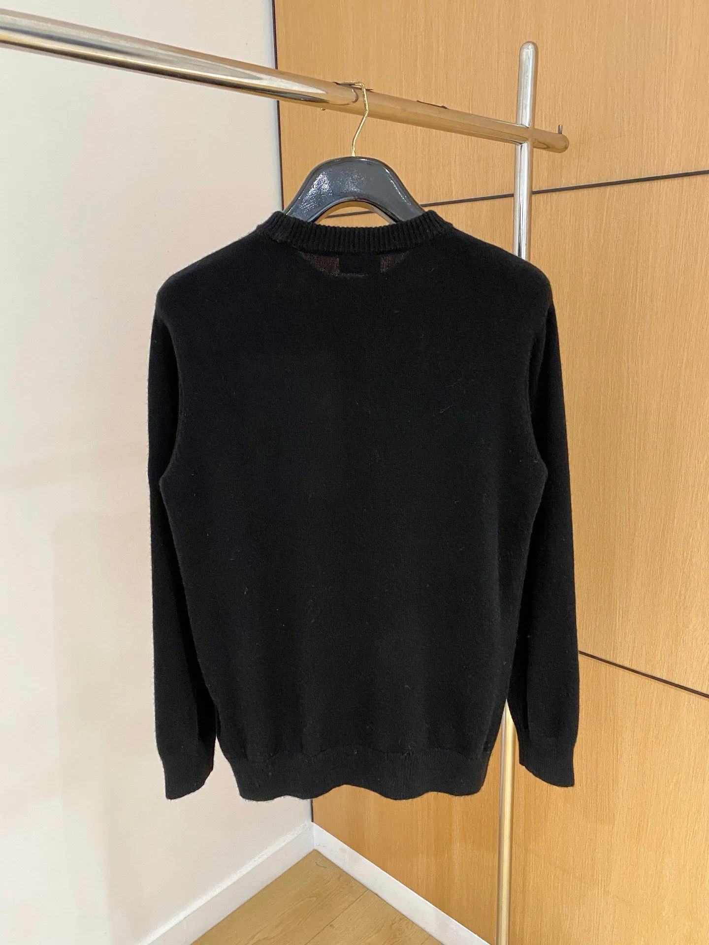 P110，〖 𝐌𝐎𝐍𝐂𝐋𝐄𝐑~ 〗 Premium Series Premium Factory Quality 、 、 ： Black White Sizes：M L XL 2XL 3XL